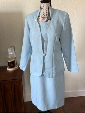 Elegant Light Blue Women's Skirtsuit